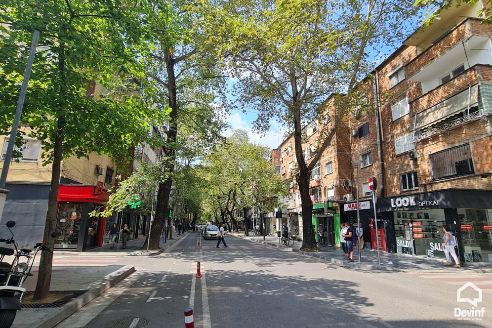 Tirane Shitje Dyqan  Prane Rruges Myslym Shyri zyre dyqan klinike dentare zyre avokati parukeri